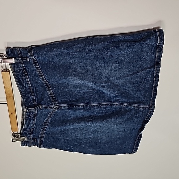 GAP size 8 button up jean skirt - Picture 3 of 6